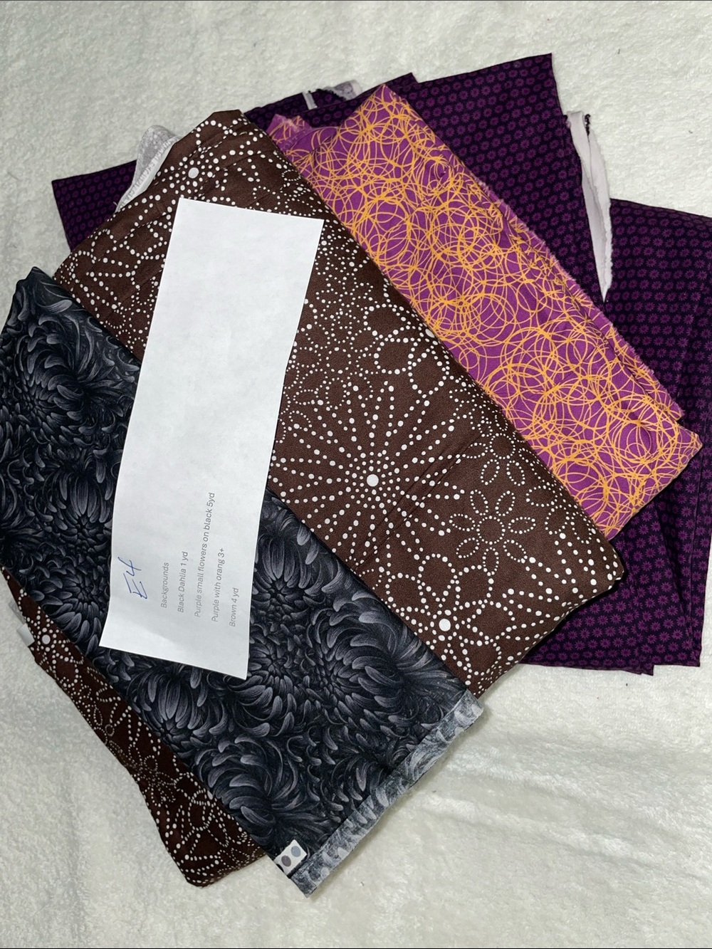4-5 LB MIXED BACKGROUNDS FABRIC BUNDLE • USABLE PIECES • CRAFT & SEWING E4